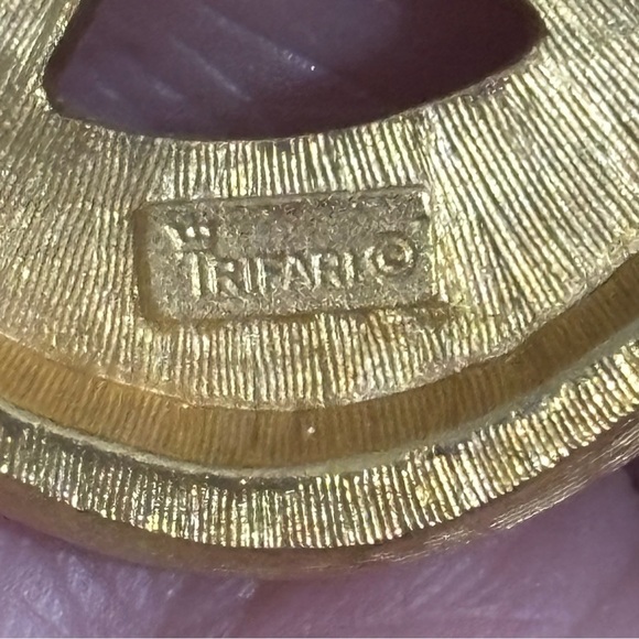 Jewels by Trifari crown Trifari gold tone vintage necklace - Picture 5 of 5